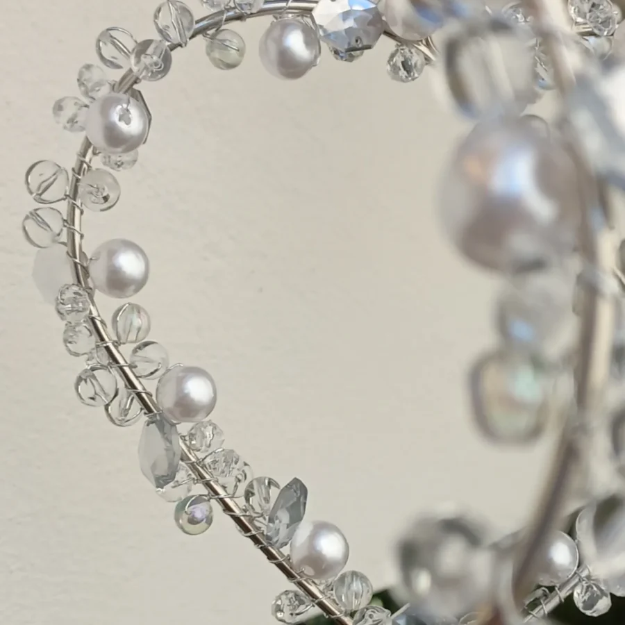 Objets de Bibi - Perline e strass per queste raffinate coroncine da appendere