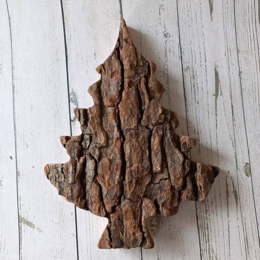 Objets de Bibi - Dolfi Albero intagliato nel legno con corteccia vera. Dai un tocco green al tuo Natale