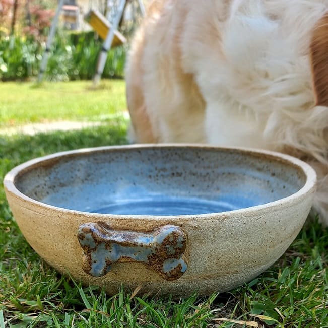 Objets de Bibi - Ciotola per cani in ceramica, marrone e blu.