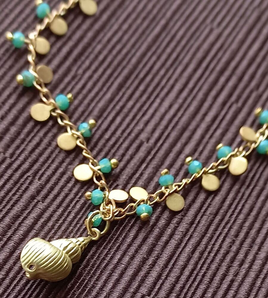 Objets de Bibi - Collana a cristalli turchesi, charms in ottone che richiamano il mare e corallo turchese smaltato