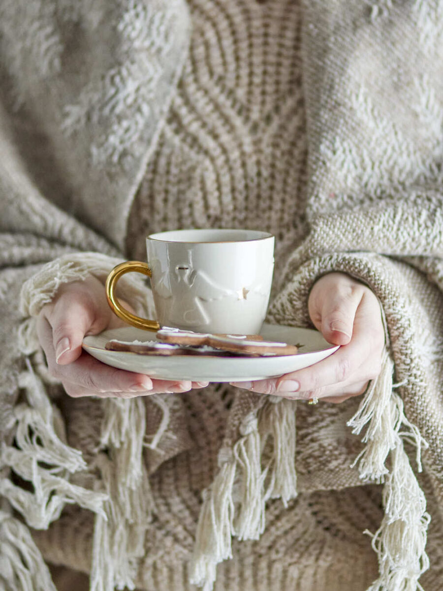 Objets de Bibi - Bloomingville Una tazza raffinata dal manico e bordo dorato, con immagine in rilievo di un angelo.