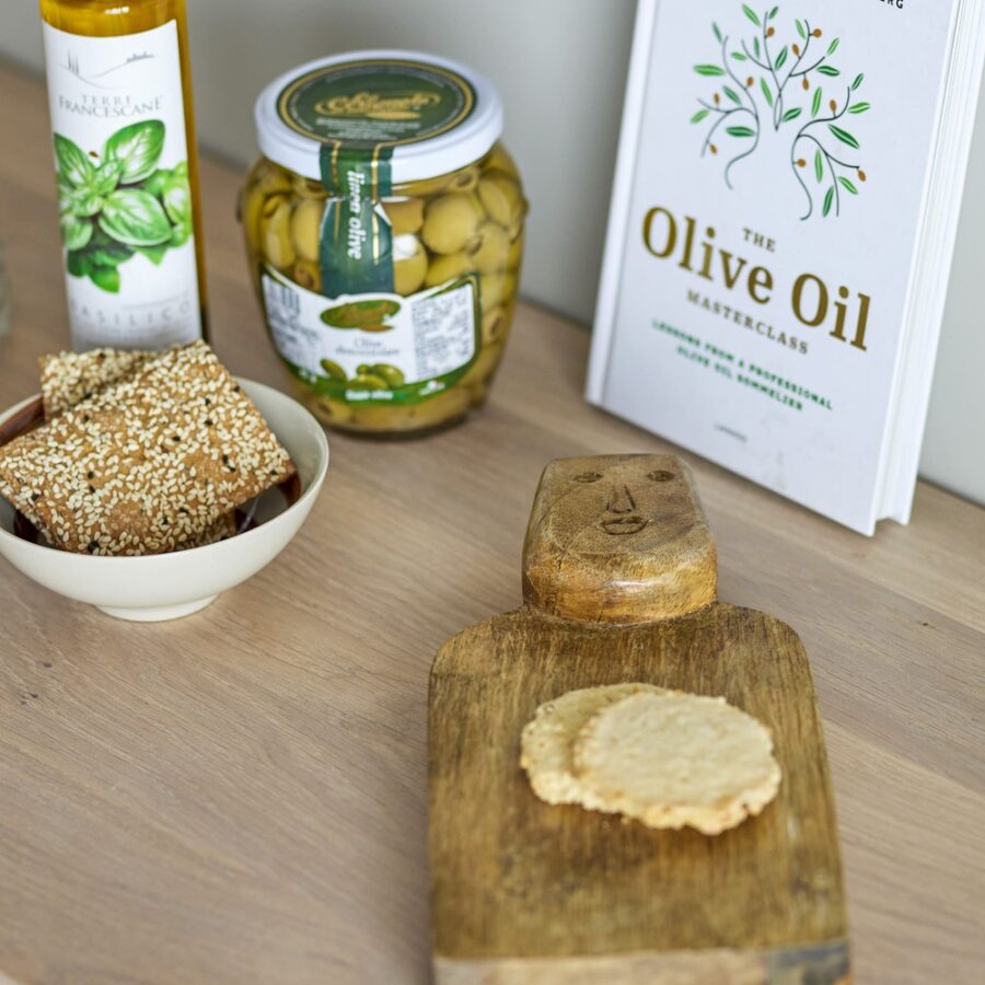 Objets de Bibi - Bloomingville Una faccia intagliata per questo tagliere in legno di mango unico e rustico!