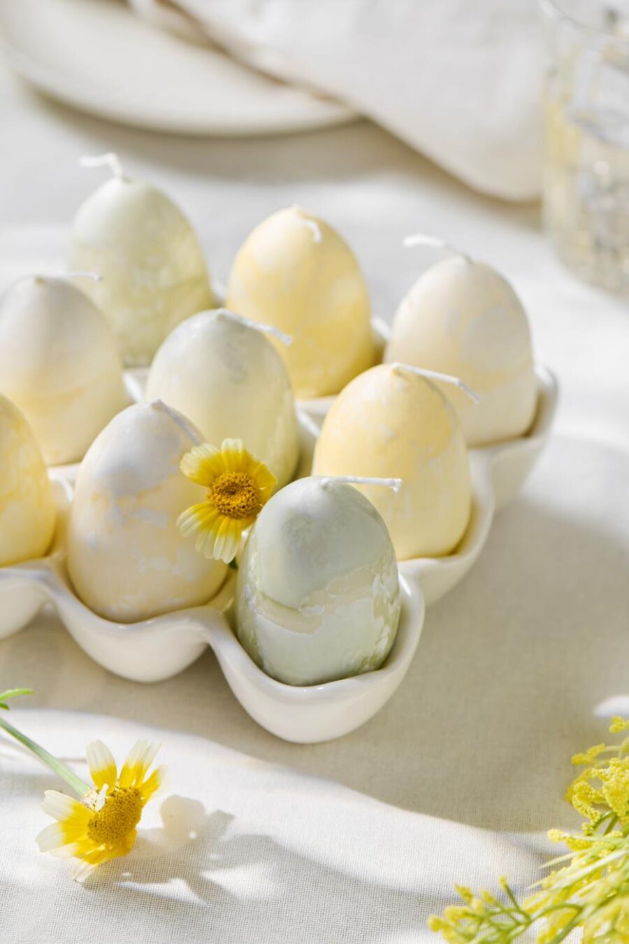 Objets de Bibi - Ib Laursen Un bel porta uova in ceramica bianca per la conservazione o anche come accessorio decorativo nelle festività pasquali