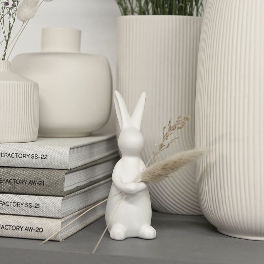 Objets de Bibi - Storefactory Un simpatico coniglietto in ceramica bianca per arricchire con raffinatezza l'atmosfera pasquale.