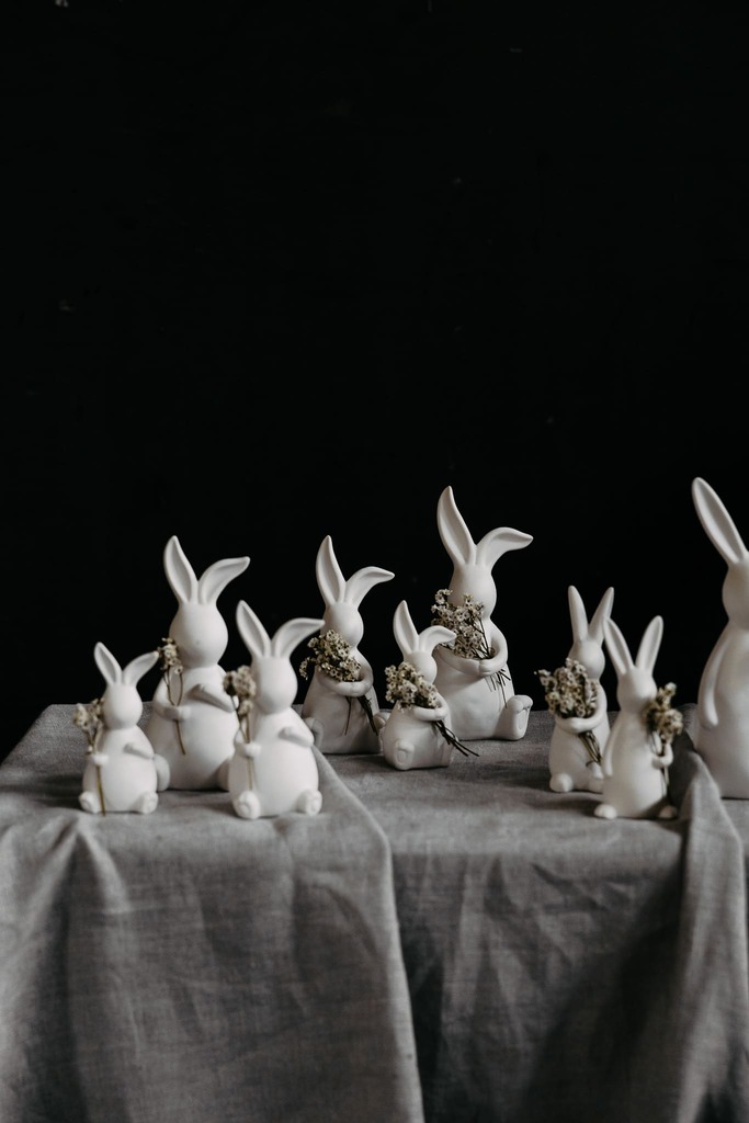 Objets de Bibi - Storefactory Un simpatico coniglietto in ceramica bianca per decorare la tua casa.