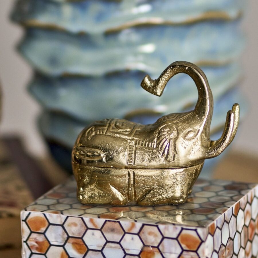 Objets de Bibi - Bloomingville Un raffinato cofanetto in resina per contenere i tuoi gioielli o da usare semplicemente come oggetto decorativo.