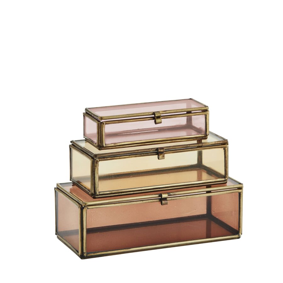 Objets de Bibi - Madam Stoltz. Aggiungi un tocco di fascino al tuo arredamento con questo set di tre scatole in vetro.