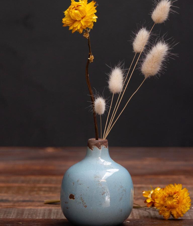 Objets de Bibi - Chehoma Piccolo vaso di ceramica smaltata, da impreziosire con piccoli fiori freschi o secchi.