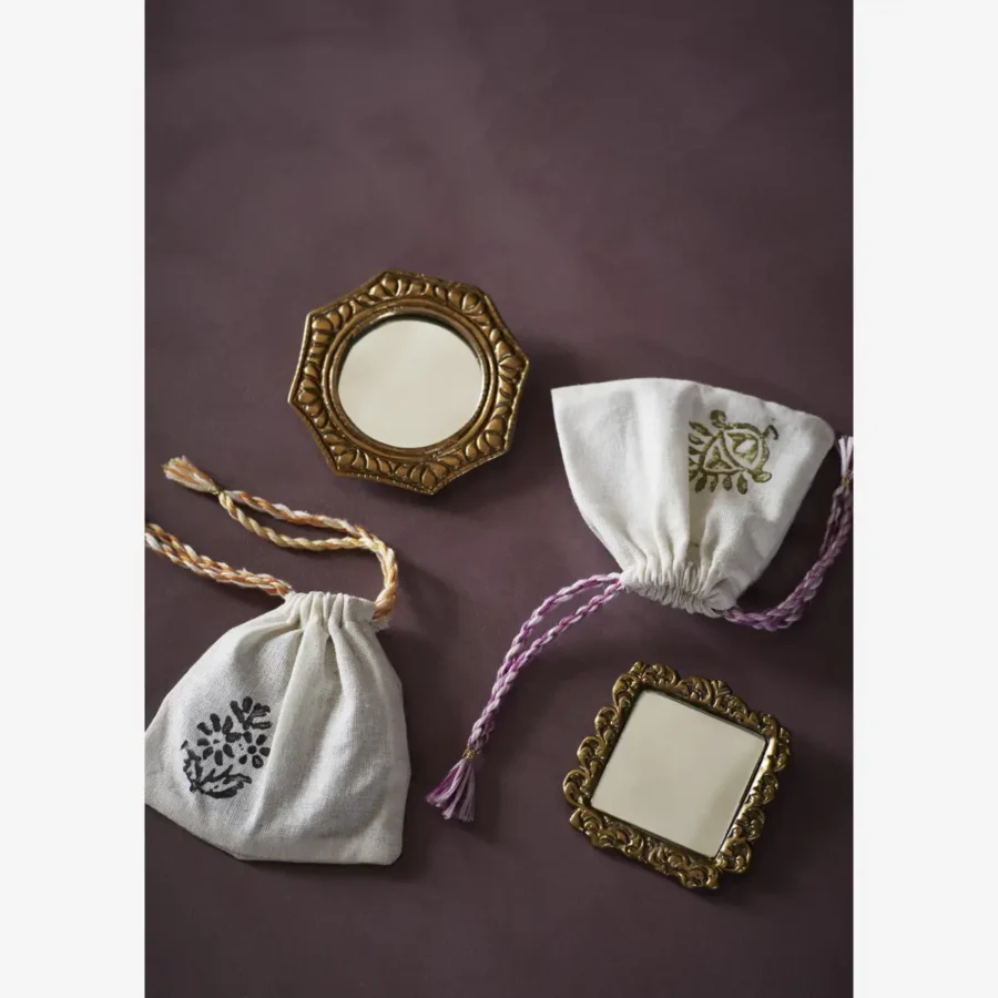 Objets de Bibi - Madam Stoltz. Uno specchietto dallo stile retrò, pratico da portare sempre con sè.